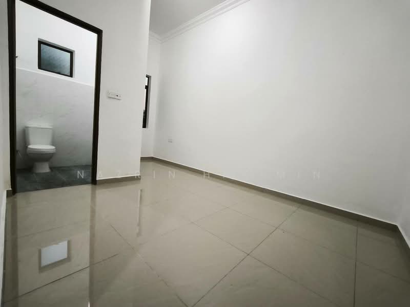 Semi-Detached House for Sale in Kampung Jalan Kebun (Shah Alam) - Nazrin Hakimin - PropertyGuru.com.my