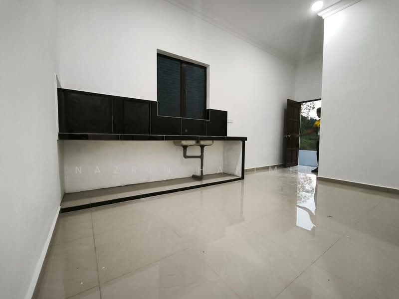 Semi-Detached House for Sale in Kampung Jalan Kebun (Shah Alam) - Nazrin Hakimin - PropertyGuru.com.my