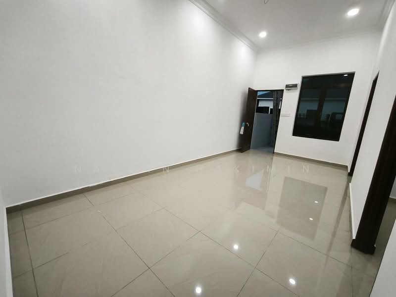 Semi-Detached House for Sale in Kampung Jalan Kebun (Shah Alam) - Nazrin Hakimin - PropertyGuru.com.my