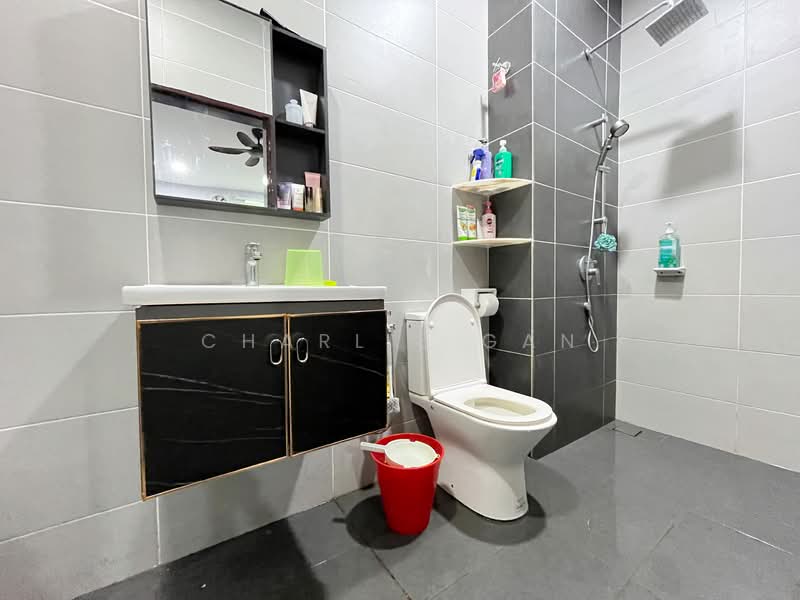Rumah Berkembar untuk Dijual di Canary Garden (Klang) - Charlie Gan - Bathroom - PropertyGuru.com.my