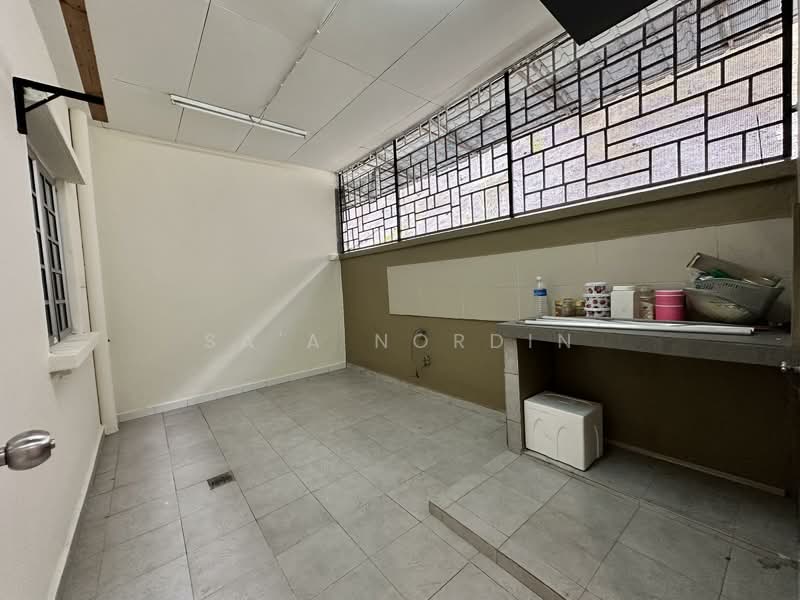 Semi-Detached House for Sale in Bukit Bandaraya (Shah Alam) - Sa'a Nordin - Kitchen - PropertyGuru.com.my