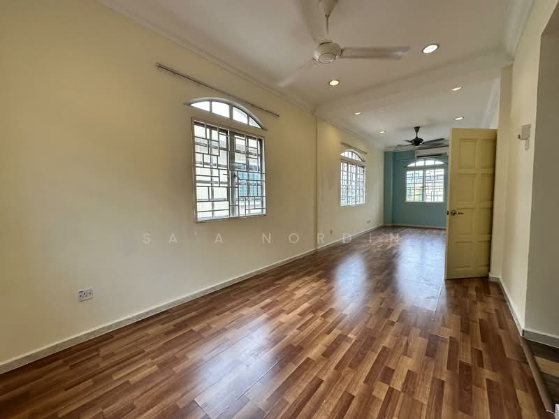 Semi-Detached House for Sale in Bukit Bandaraya (Shah Alam) - Sa'a Nordin - Living Room - PropertyGuru.com.my