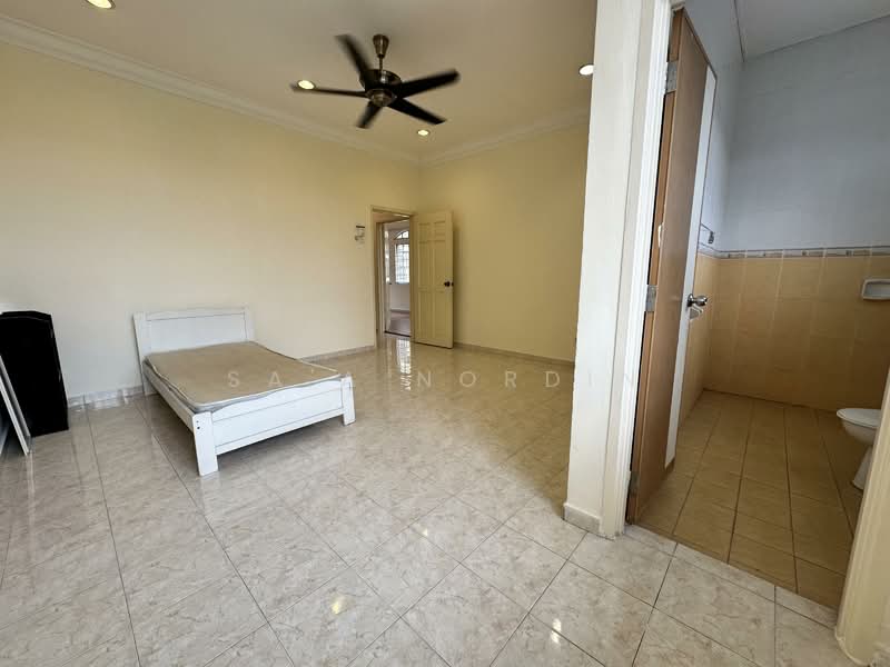 Semi-Detached House for Sale in Bukit Bandaraya (Shah Alam) - Sa'a Nordin - Bedroom - PropertyGuru.com.my