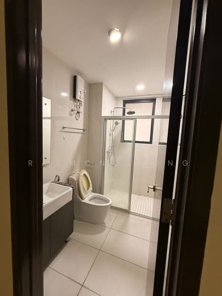 Condominium for Rent at Royal Strand @ Country Garden Danga Bay - Raymond Kong - Bathroom - PropertyGuru.com.my