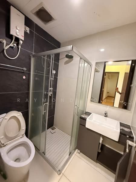 Condominium for Rent at Royal Strand @ Country Garden Danga Bay - Raymond Kong - Bathroom - PropertyGuru.com.my