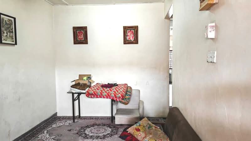 1-storey Terraced House for Sale in Taman Universiti (Skudai) - Kino Jaw - Living Room - PropertyGuru.com.my