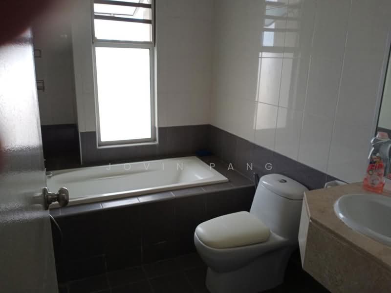 Servis Apartment untuk Disewa di Birch Regency @ Penang Times Square - Jovin Pang - Bathroom - PropertyGuru.com.my