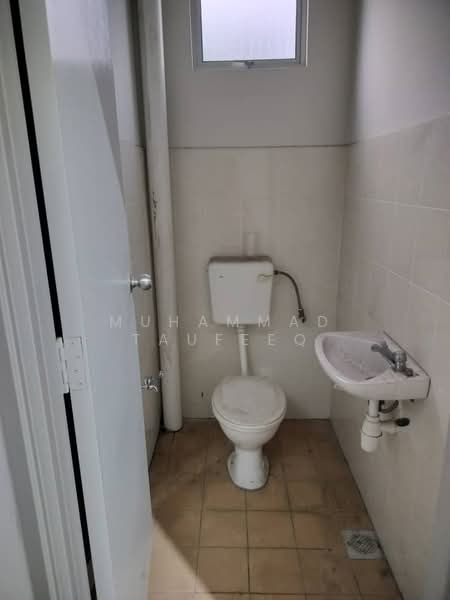 Warehouse for Rent in Senawang (Negeri Sembilan) - Muhammad Taufeeq - Bathroom - PropertyGuru.com.my