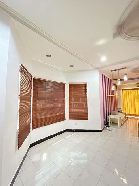 Pangsapuri untuk Dijual di Vista Indah Putra - Nazrin Hakimin - Living Room - PropertyGuru.com.my