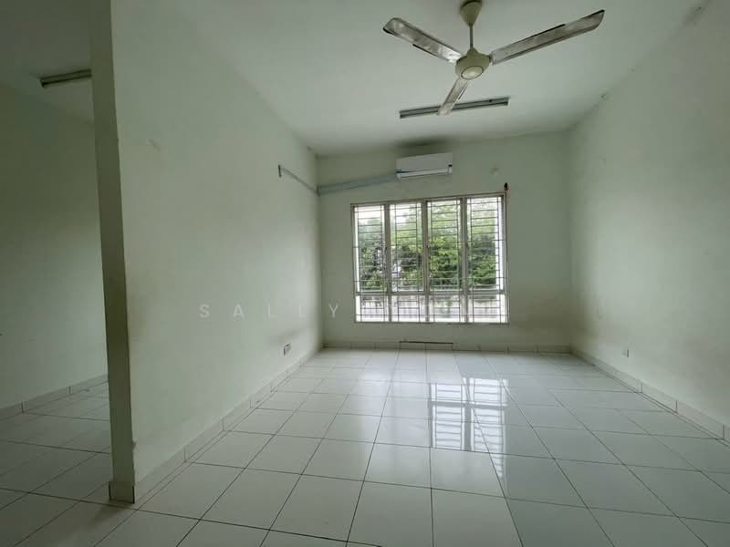 Rumah Teres 2 Tingkat untuk Dijual di Setia Indah (Setia Alam) - Sally Yong - Living Room - PropertyGuru.com.my