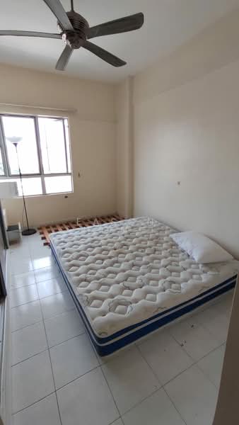 Kondominium untuk Disewa di Alpha Villa - Eason Hong - Bedroom - PropertyGuru.com.my