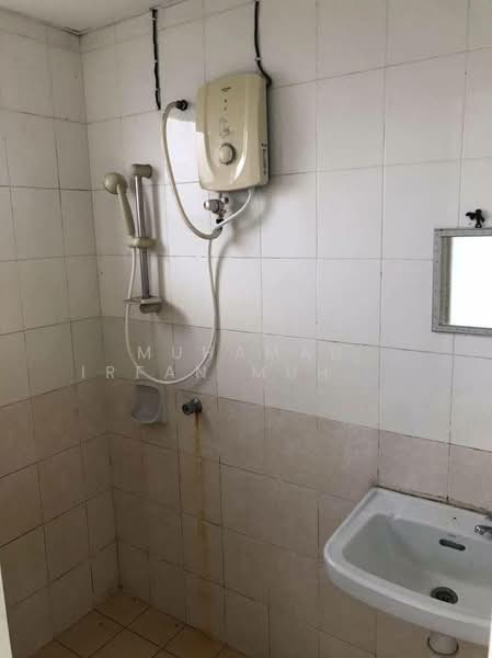 Servis Apartment untuk Disewa di Brunsfield Riverview - Muhamad Irfan Muhamad Hafiz - Bathroom - PropertyGuru.com.my