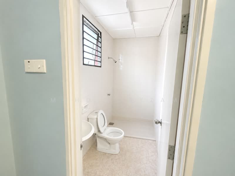 2-storey Terraced House for Sale in Alam Budiman (Shah Alam) - Mohd Adryzam - Bathroom - PropertyGuru.com.my