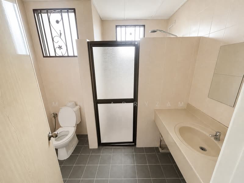 2-storey Terraced House for Sale in Alam Budiman (Shah Alam) - Mohd Adryzam - Bathroom - PropertyGuru.com.my