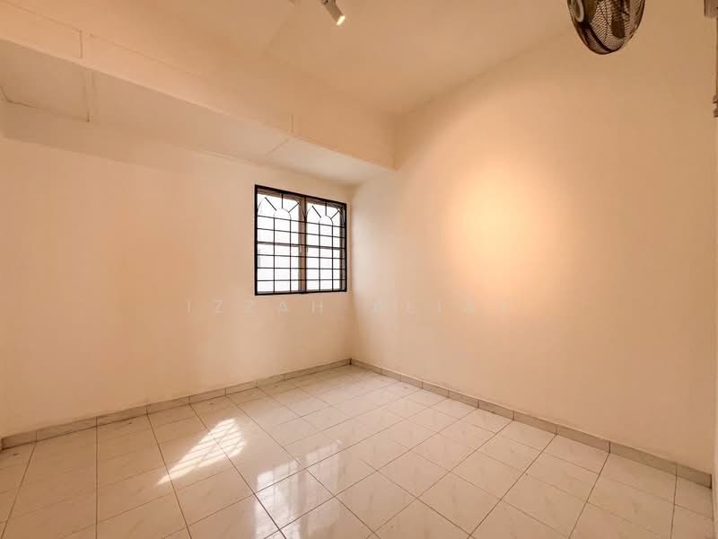 Rumah Teres 2 Tingkat untuk Dijual di Taman Serdang Raya (Seri Kembangan) - Izzah Alias - PropertyGuru.com.my