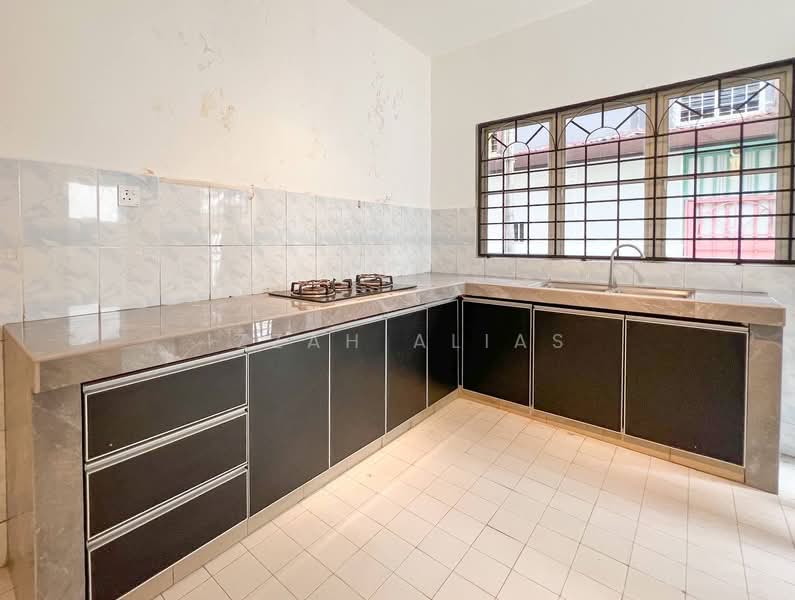Rumah Teres 2 Tingkat untuk Dijual di Taman Serdang Raya (Seri Kembangan) - Izzah Alias - PropertyGuru.com.my