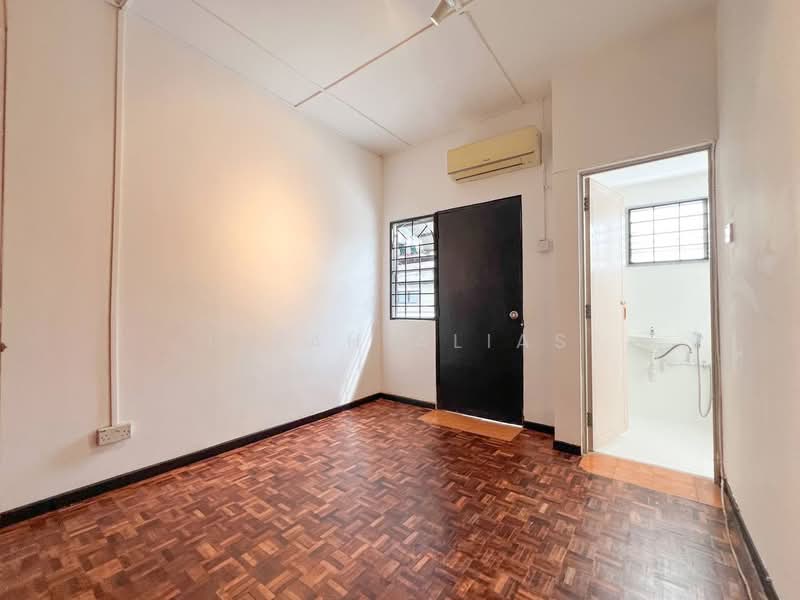 Rumah Teres 2 Tingkat untuk Dijual di Taman Serdang Raya (Seri Kembangan) - Izzah Alias - PropertyGuru.com.my