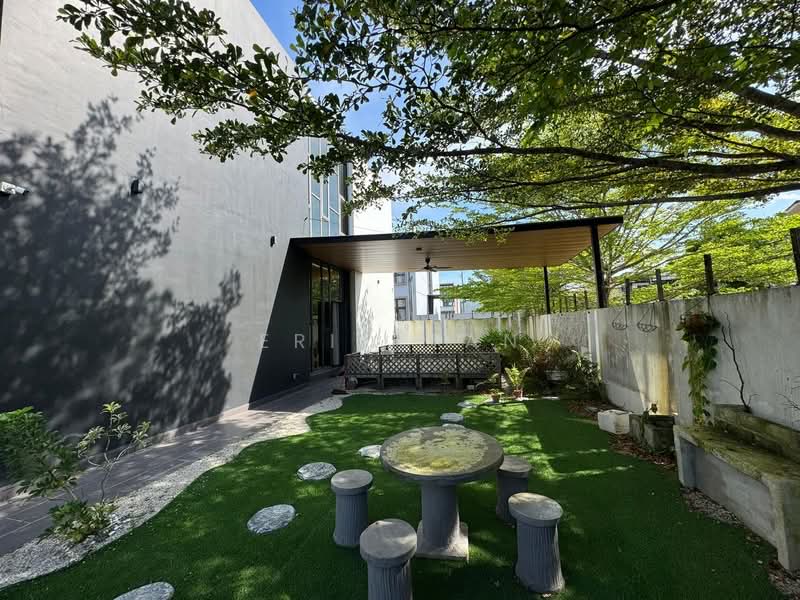 2-storey Terraced House for Sale in Bandar Pulai Jaya (Kulai) - Eric Tan - Garden - PropertyGuru.com.my