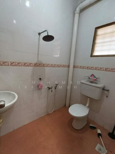 Rumah Teres untuk Dijual di Seksyen 32, Kemuning Green Ville (Shah Alam) - Muhamad Irfan Muhamad Hafiz - Bathroom - PropertyGuru.com.my
