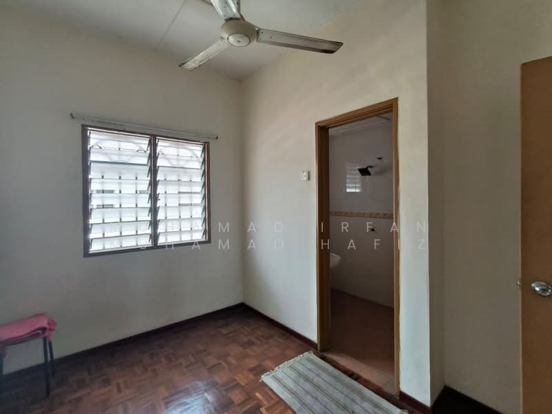 Rumah Teres untuk Dijual di Seksyen 32, Kemuning Green Ville (Shah Alam) - Muhamad Irfan Muhamad Hafiz - Bedroom - PropertyGuru.com.my