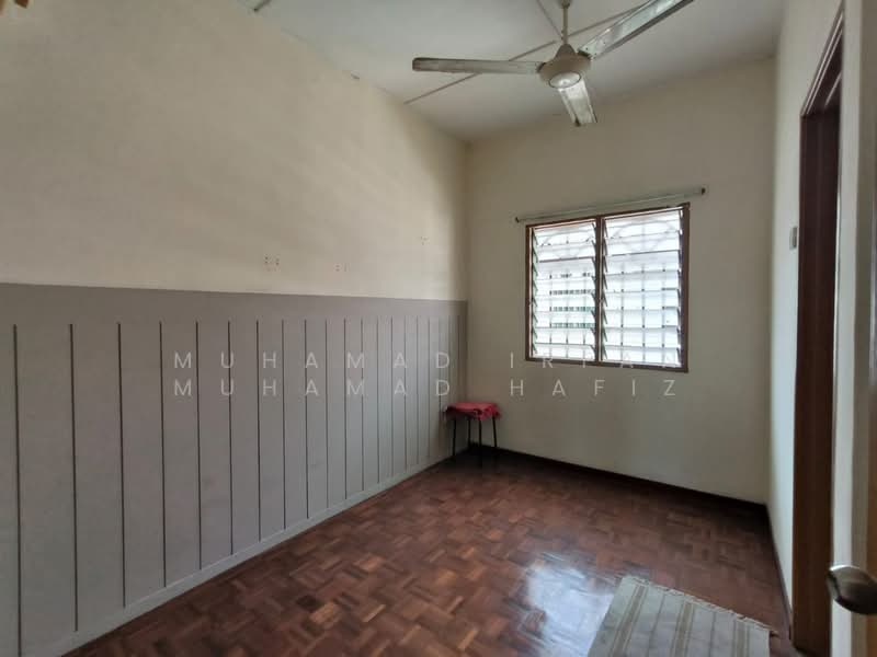 Rumah Teres untuk Dijual di Seksyen 32, Kemuning Green Ville (Shah Alam) - Muhamad Irfan Muhamad Hafiz - Bedroom - PropertyGuru.com.my