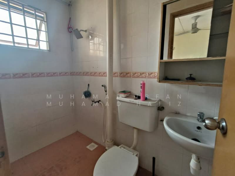 Rumah Teres untuk Dijual di Seksyen 32, Kemuning Green Ville (Shah Alam) - Muhamad Irfan Muhamad Hafiz - Bathroom - PropertyGuru.com.my