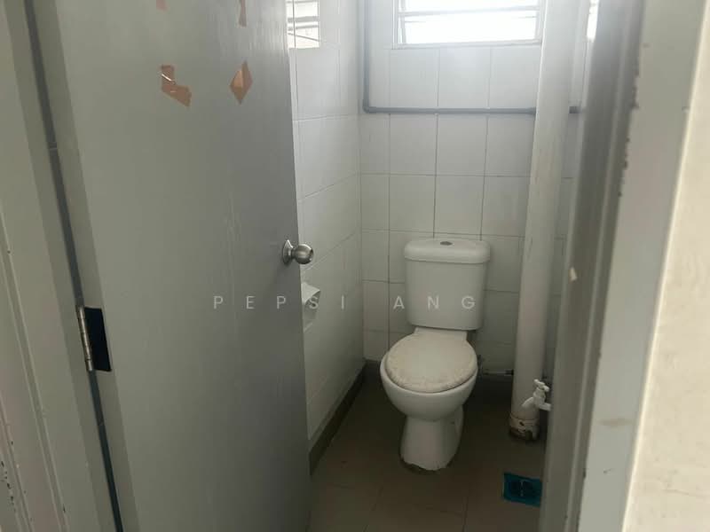 Pejabat untuk Disewa di Bandar Botanic (Klang) - Pepsi Ang - Bathroom - PropertyGuru.com.my