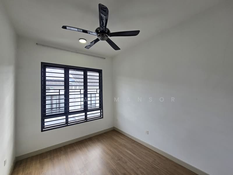 Rumah Teres 2 Tingkat untuk Dijual di Shah Alam (Selangor) - Azhar Mansor - Bedroom 1 - PropertyGuru.com.my