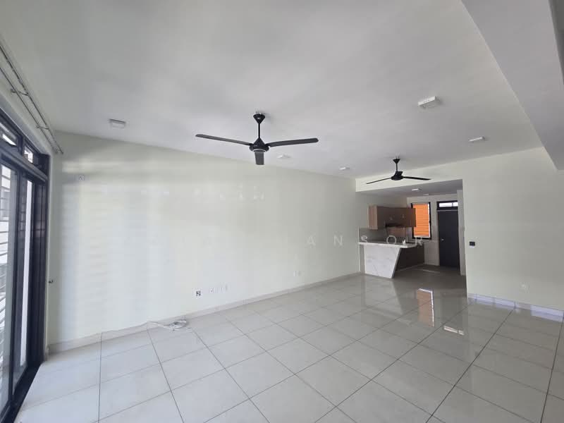 2-storey Terraced House for Sale in Elmina (Shah Alam) - Azhar Mansor - Living Room - PropertyGuru.com.my