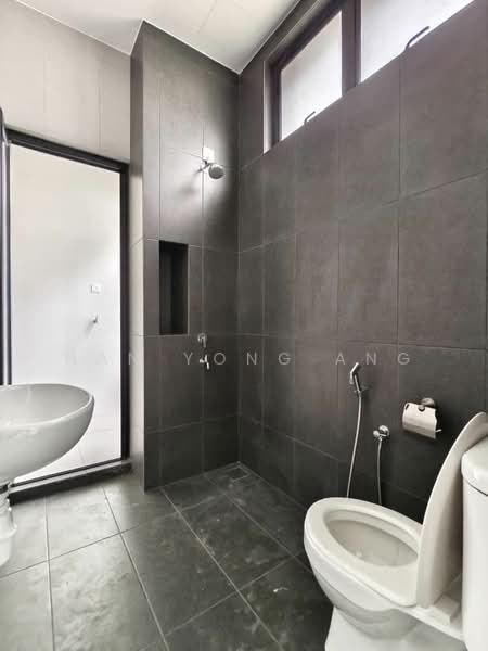 Rumah Teres 2 Tingkat untuk Dijual di Taman Eco Cascadia (Tebrau) - Han Yong Ang - Bathroom - PropertyGuru.com.my