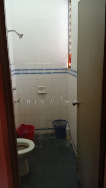 Terraced House for Sale in Bandar Kinrara Seksyen 5 (Bandar Kinrara) - Chin Shiow Wei - Bathroom - PropertyGuru.com.my