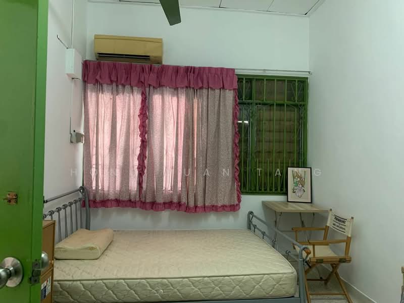 Rumah Teres 1 Tingkat untuk Disewa di Taman Pelangi (Johor Bahru) - Hong Xuan Tang - Bedroom - PropertyGuru.com.my
