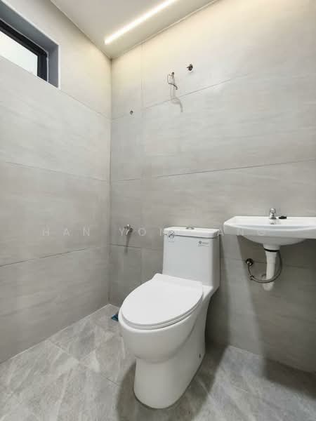 1-storey Terraced House for Sale in Taman Desa Cemerlang (Ulu Tiram) - Han Yong Ang - Bathroom - PropertyGuru.com.my