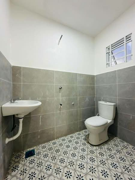 Rumah Teres 2 Tingkat untuk Dijual di Taman Setia (Klang) - Amzar Faiz - Bathroom - PropertyGuru.com.my