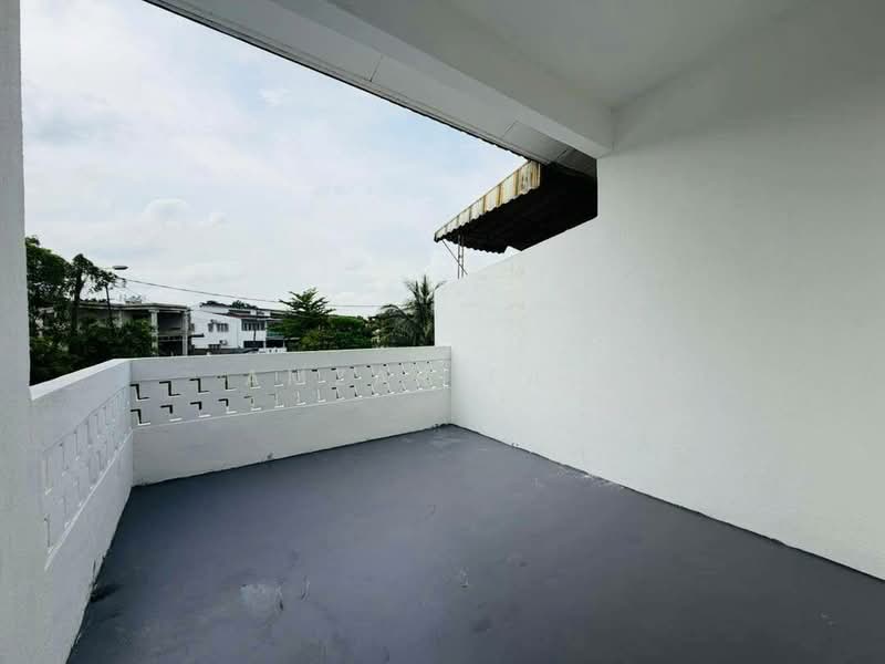 Rumah Teres 2 Tingkat untuk Dijual di Taman Setia (Klang) - Amzar Faiz - Balcony - PropertyGuru.com.my