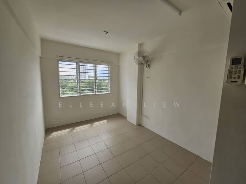 Apartment for Rent at Alpinia - Elleean Liew - Master Room with Aircond - PropertyGuru.com.my
