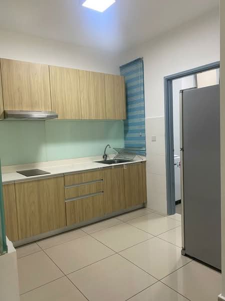 Service Residence for Rent at Meridin Bayvue Serviced Apartment - Jemie . - Kitchen - PropertyGuru.com.my