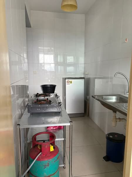 Servis Apartment untuk Disewa di De Centrum Residences - Jacklyn Yap - Kitchen - PropertyGuru.com.my