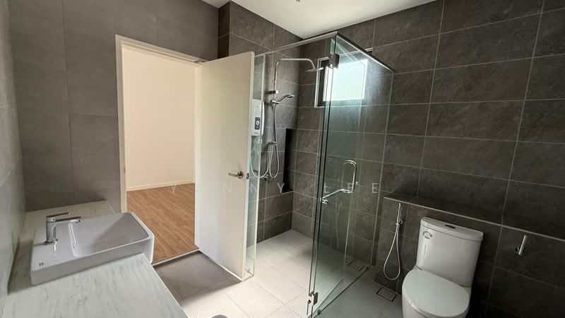 Rumah Teres 2 Tingkat untuk Dijual di Banting (Selangor) - Yanny Lee - Bathroom - PropertyGuru.com.my