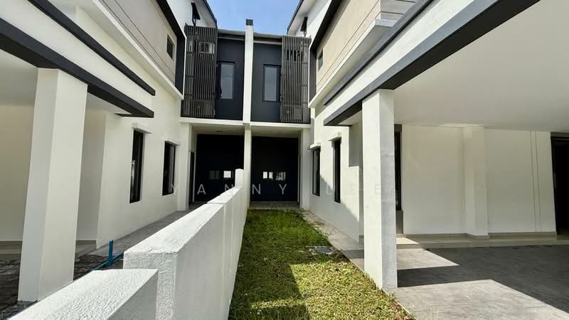 Rumah Teres 2 Tingkat untuk Dijual di Banting (Selangor) - Yanny Lee - Side Garden - PropertyGuru.com.my