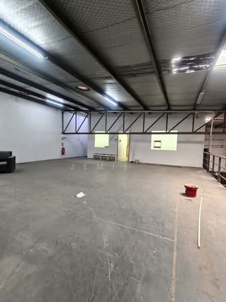 Factory for Rent in Taman Desa Cemerlang (Ulu Tiram) - Jemie . - Interior - PropertyGuru.com.my
