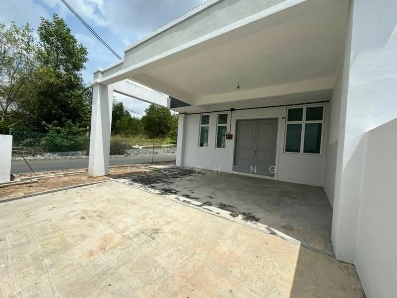 Rumah Teres 2 Tingkat untuk Dijual di Taman Cheng Setia (Cheng) - Vinc Pheng - Exterior - PropertyGuru.com.my