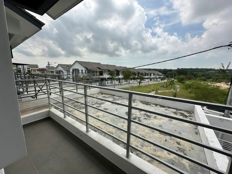Rumah Teres 2 Tingkat untuk Dijual di Taman Cheng Setia (Cheng) - Vinc Pheng - Balcony - PropertyGuru.com.my