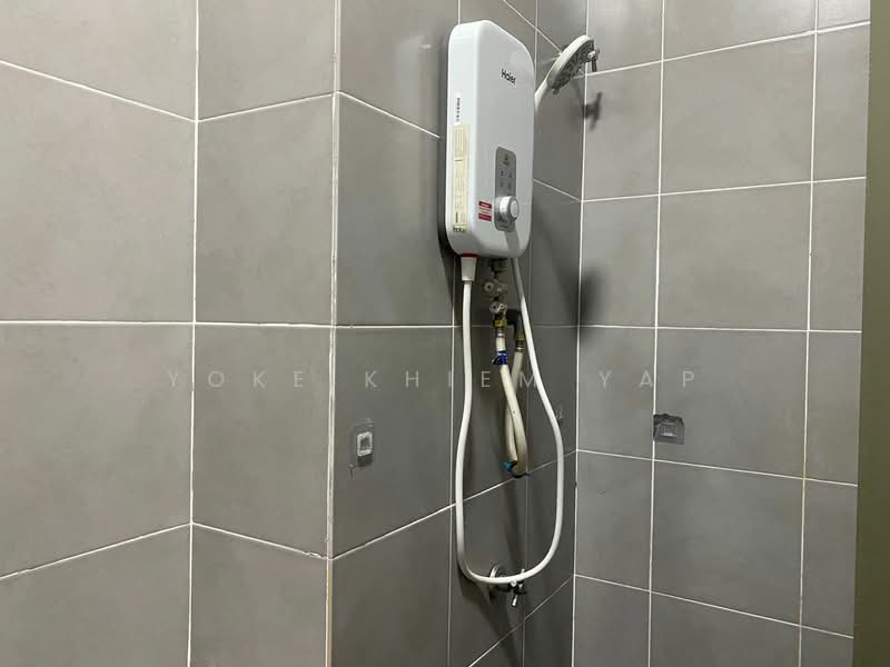 Pangsapuri untuk Disewa di Idaman Abadi - Yoke Khiem Yap - Bathroom - PropertyGuru.com.my