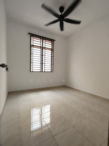 Rumah Flat untuk Dijual di Flat Bukit Indah - Kelvin . - 2nd Bedroom - PropertyGuru.com.my