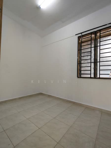 Rumah Flat untuk Dijual di Flat Bukit Indah - Kelvin . - 3rd Bedroom - PropertyGuru.com.my