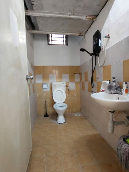 Rumah Flat untuk Dijual di Flat Bukit Indah - Kelvin . - Bathroom - PropertyGuru.com.my