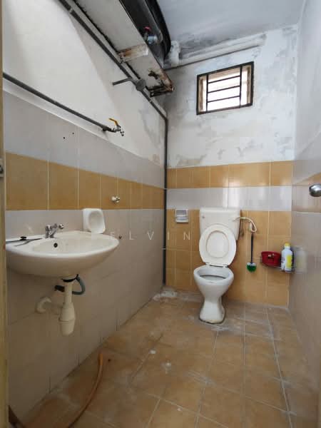 Rumah Flat untuk Dijual di Flat Bukit Indah - Kelvin . - Bathroom - PropertyGuru.com.my