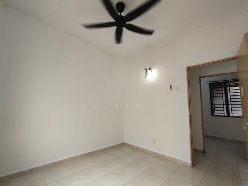 Rumah Flat untuk Dijual di Flat Bukit Indah - Kelvin . - 2nd Bedroom - PropertyGuru.com.my