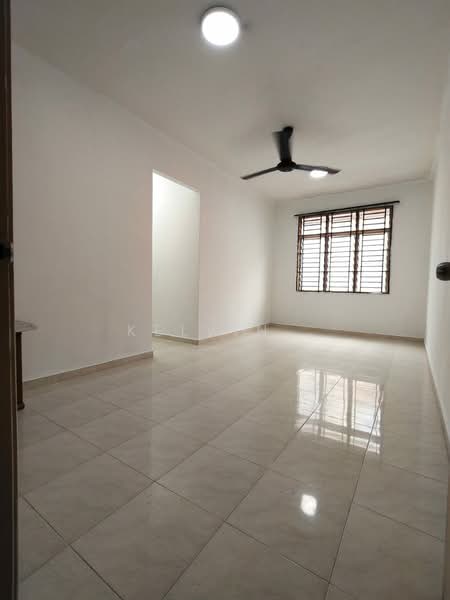 Rumah Flat untuk Dijual di Flat Bukit Indah - Kelvin . - Living Room - PropertyGuru.com.my